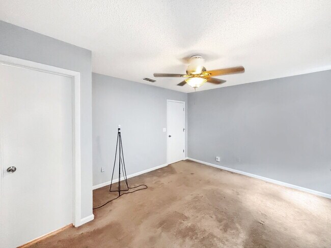 Building Photo - 12216 Fox Hound Ln