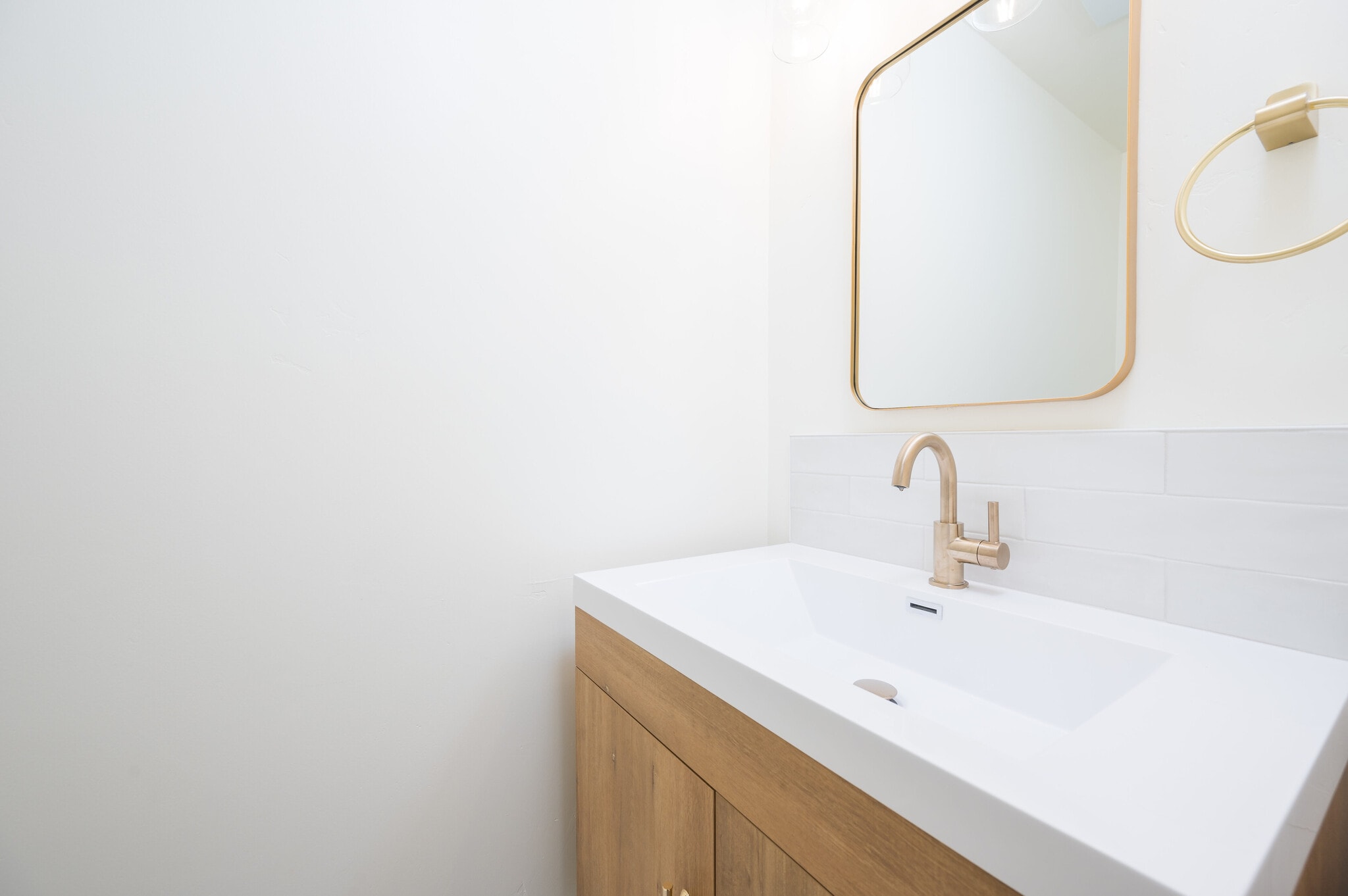 1/2 Bathroom - 680 Morro St