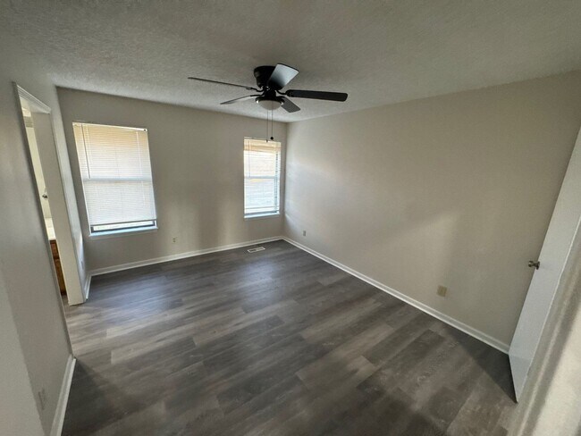 Building Photo - Duplex