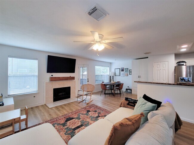 Building Photo - 42 Wineberry Pl