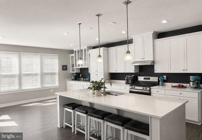 Building Photo - 9705 Blandwood Way