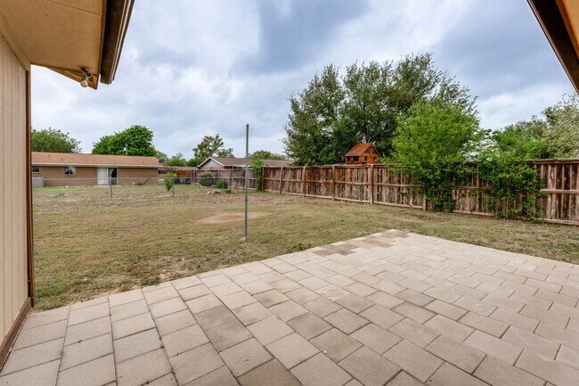 Building Photo - BEAUTIFUL 3-BEDROOM HOME IN LAKEWOOD SHADOW, NEW BRAUNFELS