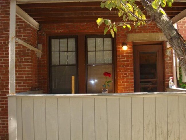 Building Photo - 251 Kelton St