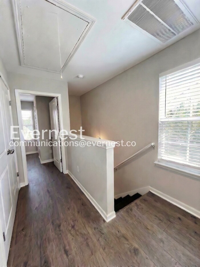 Building Photo - 227 Tara Ct