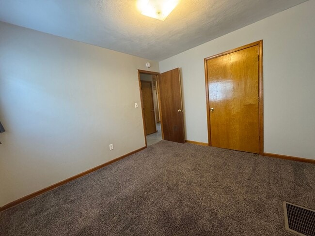 Building Photo - Cozy Comfort: 2 Bed, 1 Bath Home with Spac...