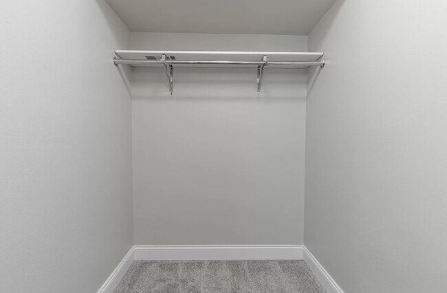 Building Photo - 5 Bedroom Home Located in Waynesville, MO!