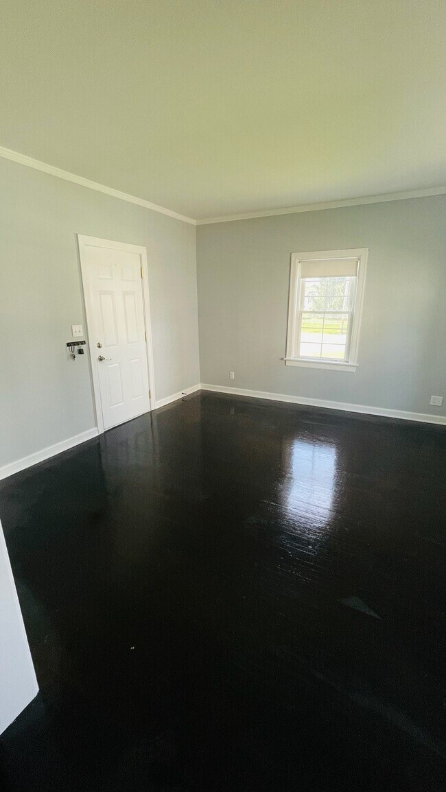 Building Photo - 837 Park St