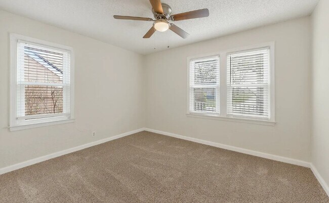 Building Photo - 3 BR/1BA | Newly Renovated Single Family Home | Great backyard| In Blue Springs!