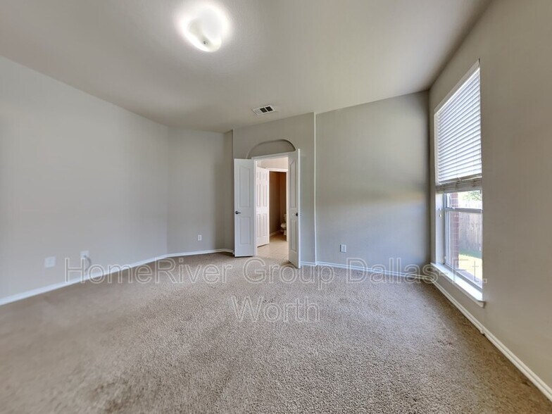 Building Photo - 4005 Martinsburg Dr