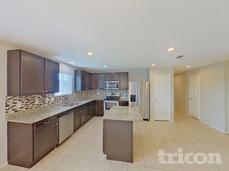 Building Photo - 1136 Foxglove Ln