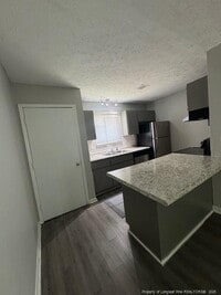 Building Photo - 927 Applewood Ln