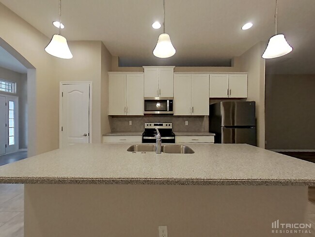 Building Photo - 12131 Rouen Cove Dr