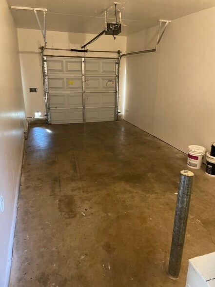 Building Photo - 1098 Wayland Ave