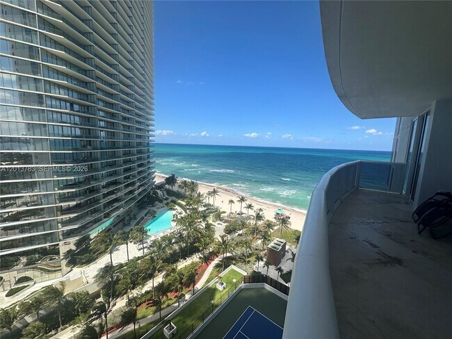 Building Photo - 18911 Collins Ave