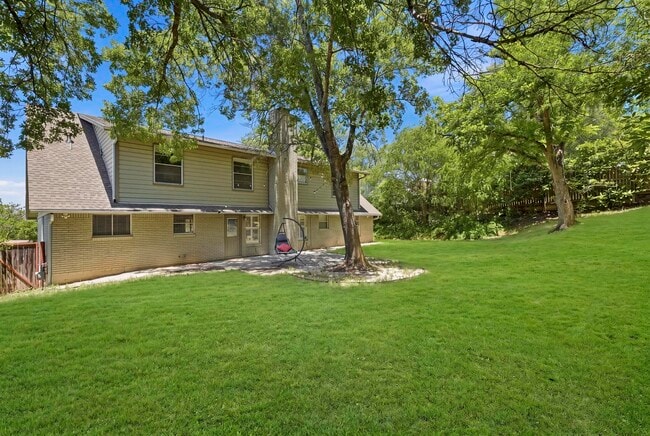 Building Photo - 3206 Albin Dr
