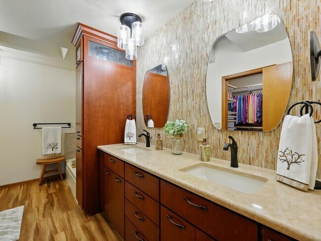 Building Photo - 440 Torrey Pines Way