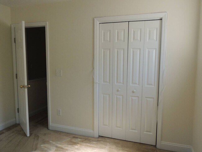 Building Photo - Beautiful Townhome in Tucker Creek