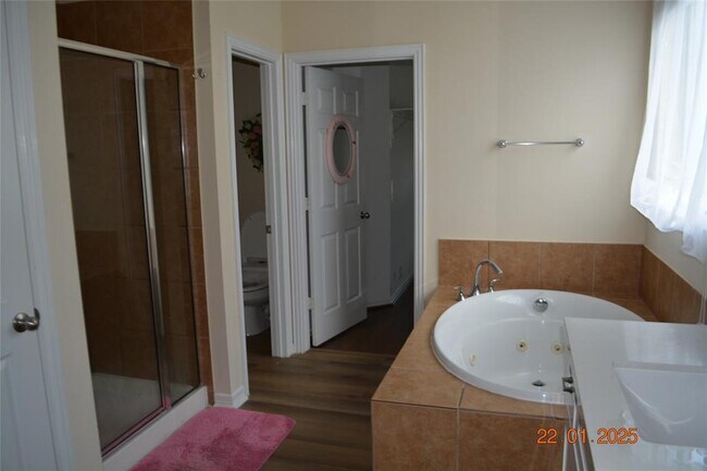 Building Photo - 8307 Red Rooster Ln