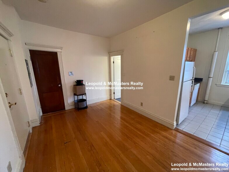 Building Photo - 48 Queensberry St