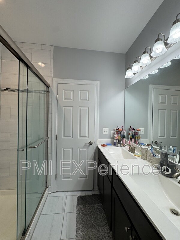 Building Photo - 1001 Rye Dr