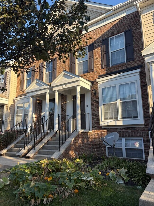 Primary Photo - Charming & NEWLY Renovated 2-Bedroom Condo...