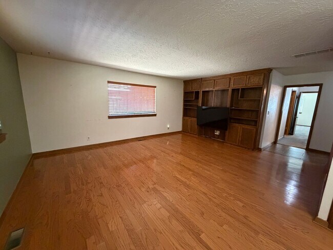 Building Photo - 2517 Chateau Dr