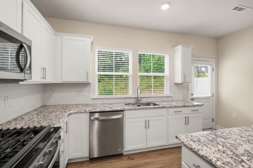 Building Photo - 909 Falls Grove Trl