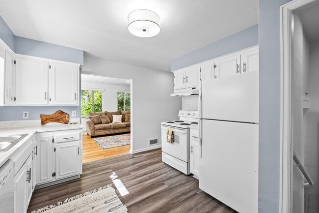 Building Photo - 44 Monroe St