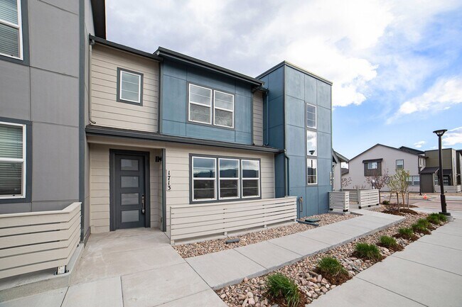 Building Photo - Gorgeous Townhome at Victory Ridge!