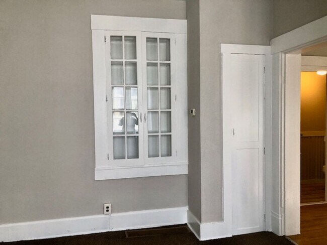 Building Photo - 548 E Pearl St