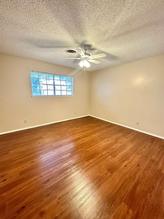 Building Photo - COMING JUNE 2026 - Spacious 3 Bedroom 2 Bathroom Home in College Hills Neighborhood!