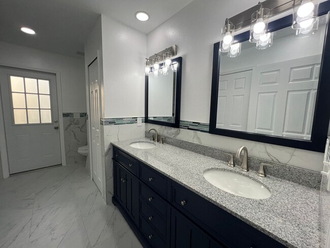 Building Photo - 3037 Bonkirk Dr