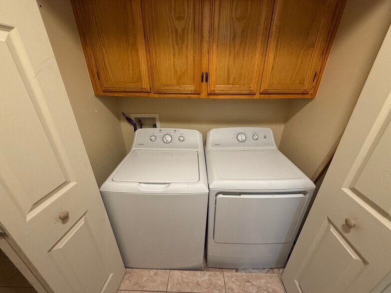 Building Photo - 1803 W Bronze St