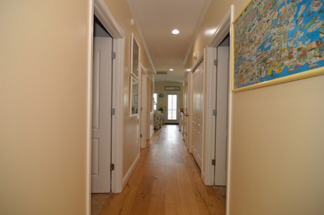 Building Photo - 108 Pelican Dr