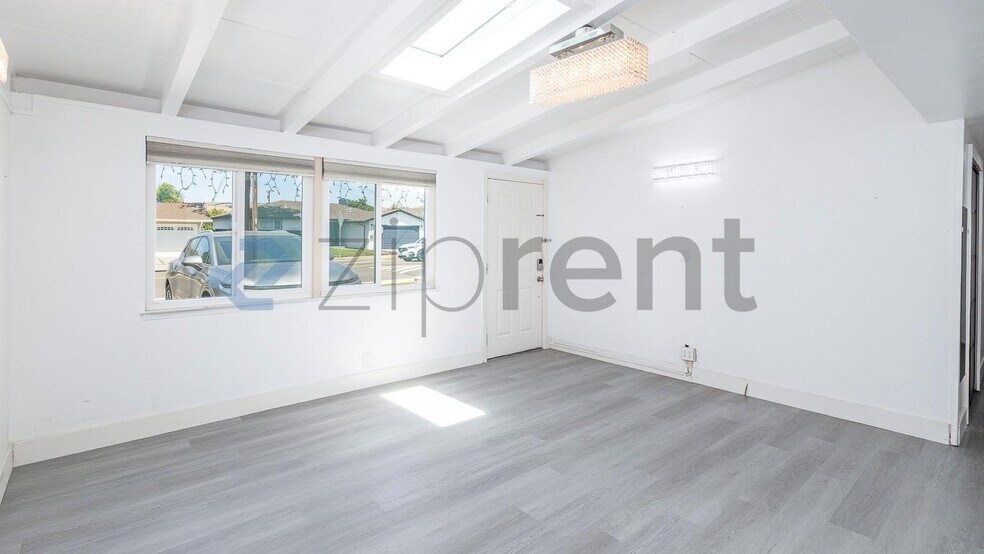 Building Photo - Unit