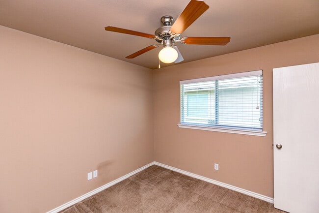 Building Photo - 3809 Los Arroyos Dr
