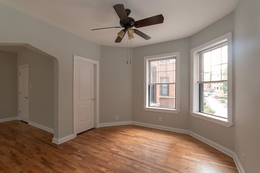 Building Photo - 4329 N Wolcott Ave