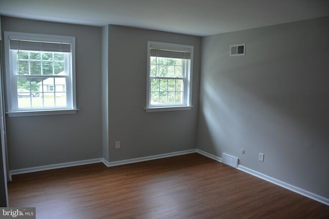 Building Photo - 711 Brainerd Rd