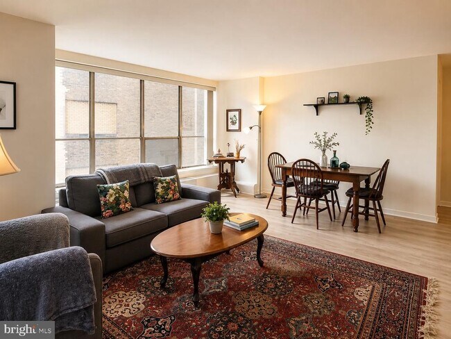 Building Photo - 224 W Rittenhouse Square