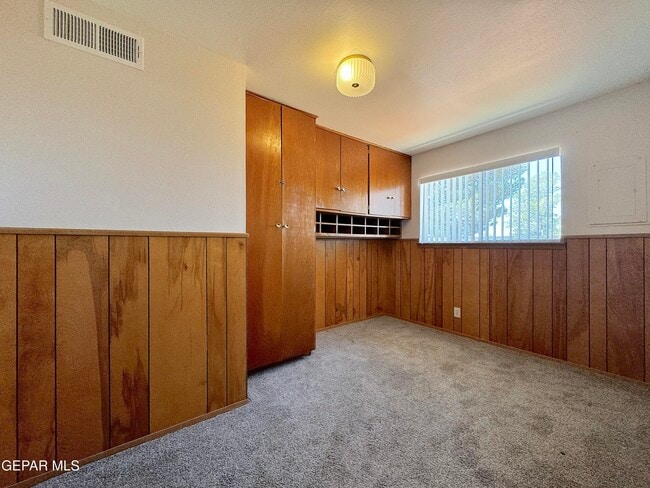 Building Photo - 5801 Beaumont Pl