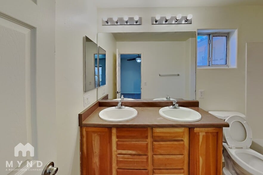 Building Photo - 7056 S GREENEYES Ln