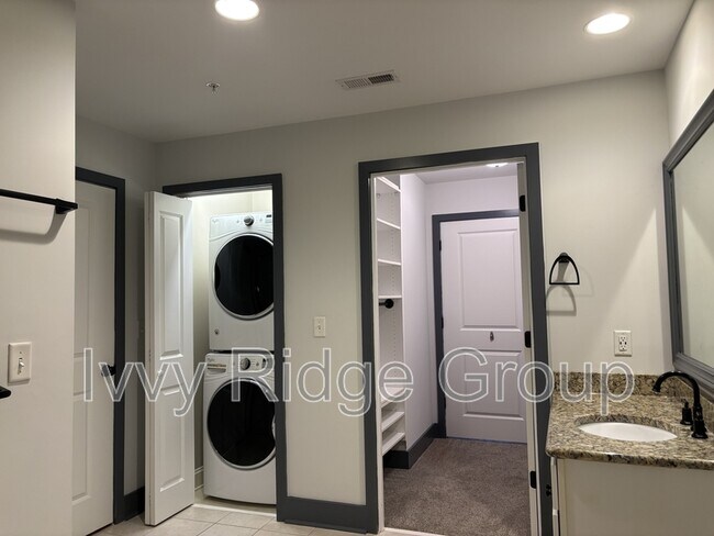 Building Photo - 721 Gov Morrison St