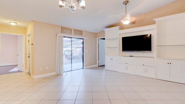 Building Photo - 4782 Sunny Palm Cir