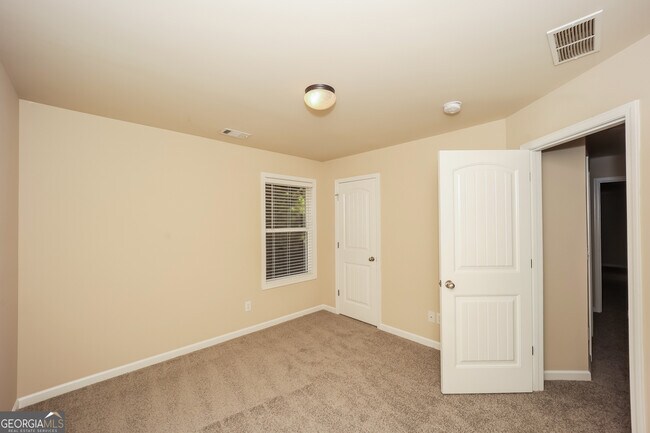 Building Photo - 106 Heritage Club Ln