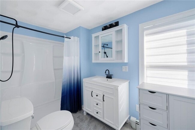 Building Photo - 206 Riverside Ave