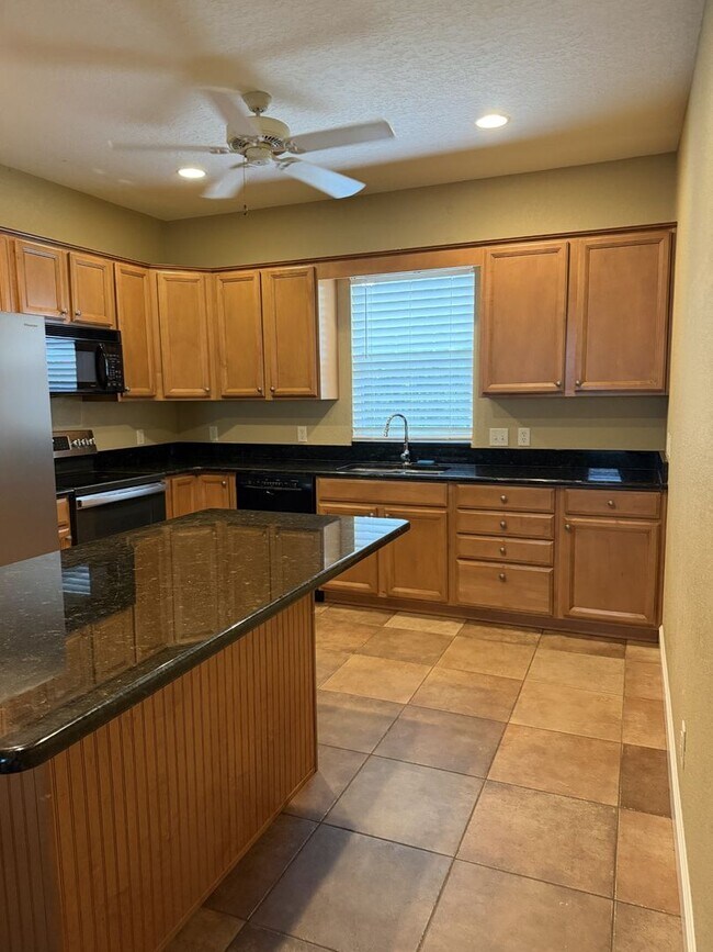Building Photo - Single Family Home