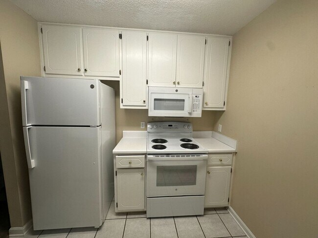 Building Photo - Briarwood West!!!