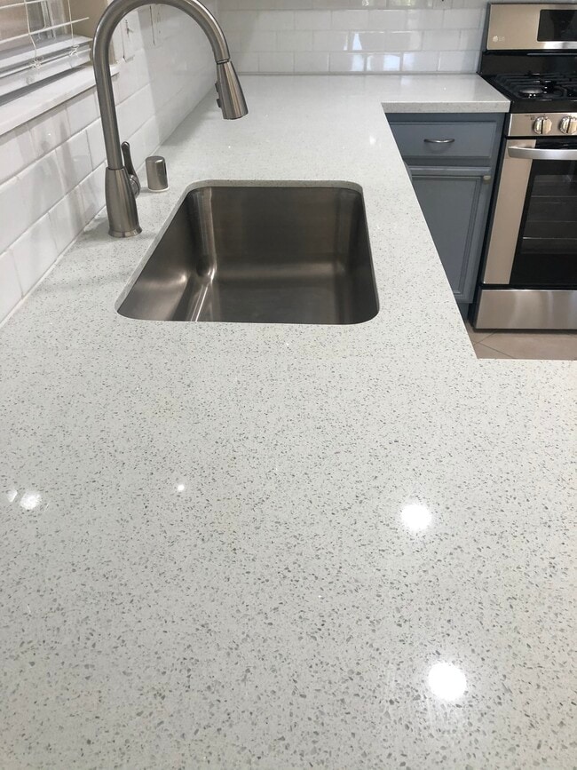 Quartz Countertops - 26426 Arboretum Way