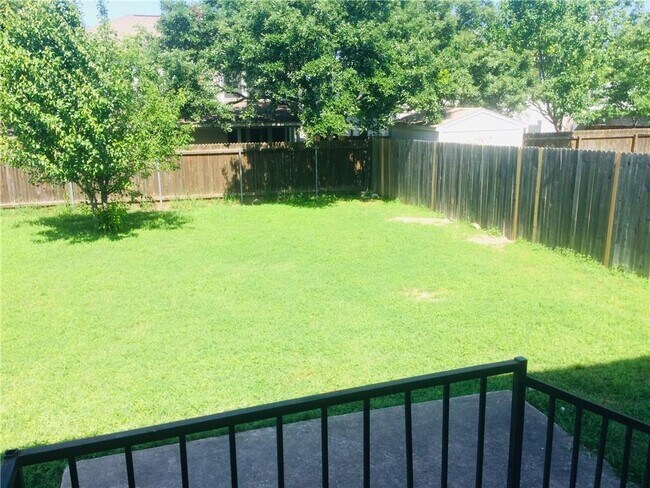 Building Photo - 826 Palitine Ln