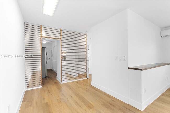 Building Photo - 1450 NE 171 St